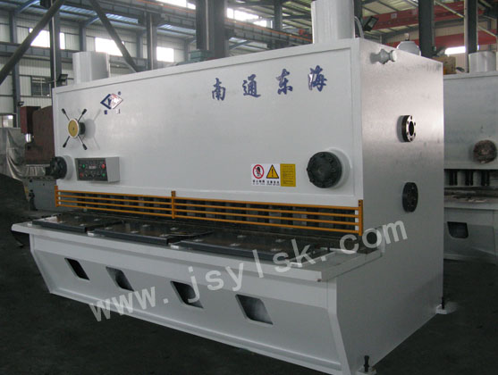 QC11Y-20*3200液壓(ya)閘式剪闆(pǎn)機
