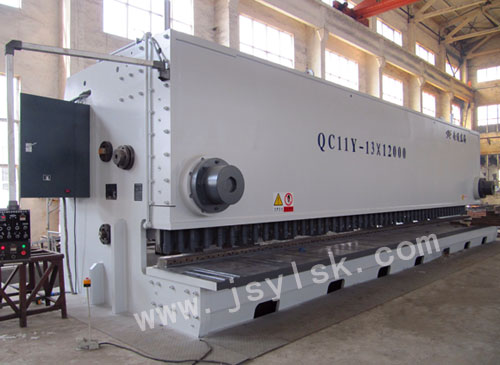 QC11Y-13*12000大型剪(jiǎn)闆機
