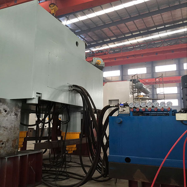 世界最大(da)的型材彎曲機(jī)