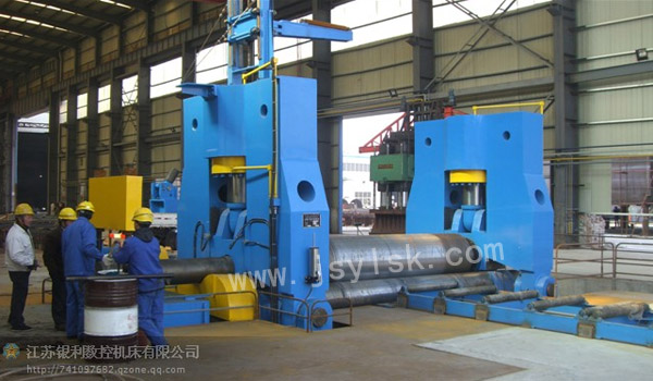 大型上輥萬(wan)能式卷闆機