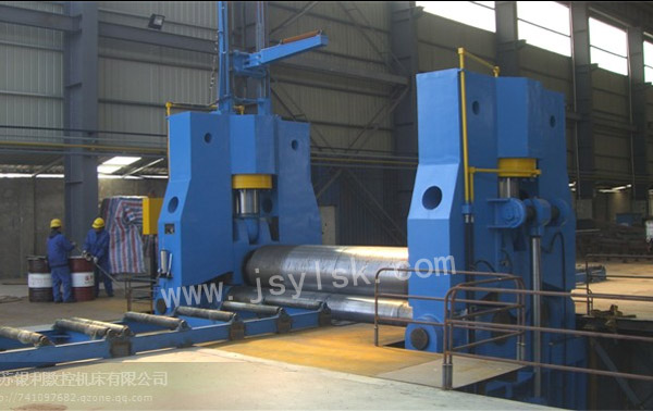 大型上輥萬能(neng)式卷闆機