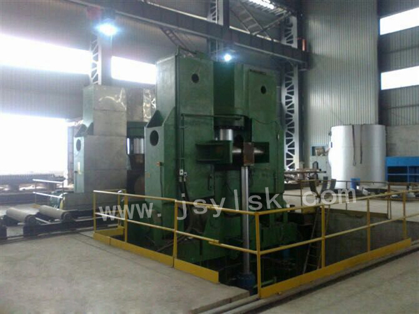 大(dà)型上輥(gun)萬能式(shi)卷闆機(jī)