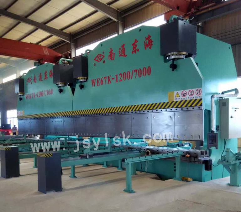 WC67Y/E系(xi)列雙機(ji)聯動折(shé)彎機