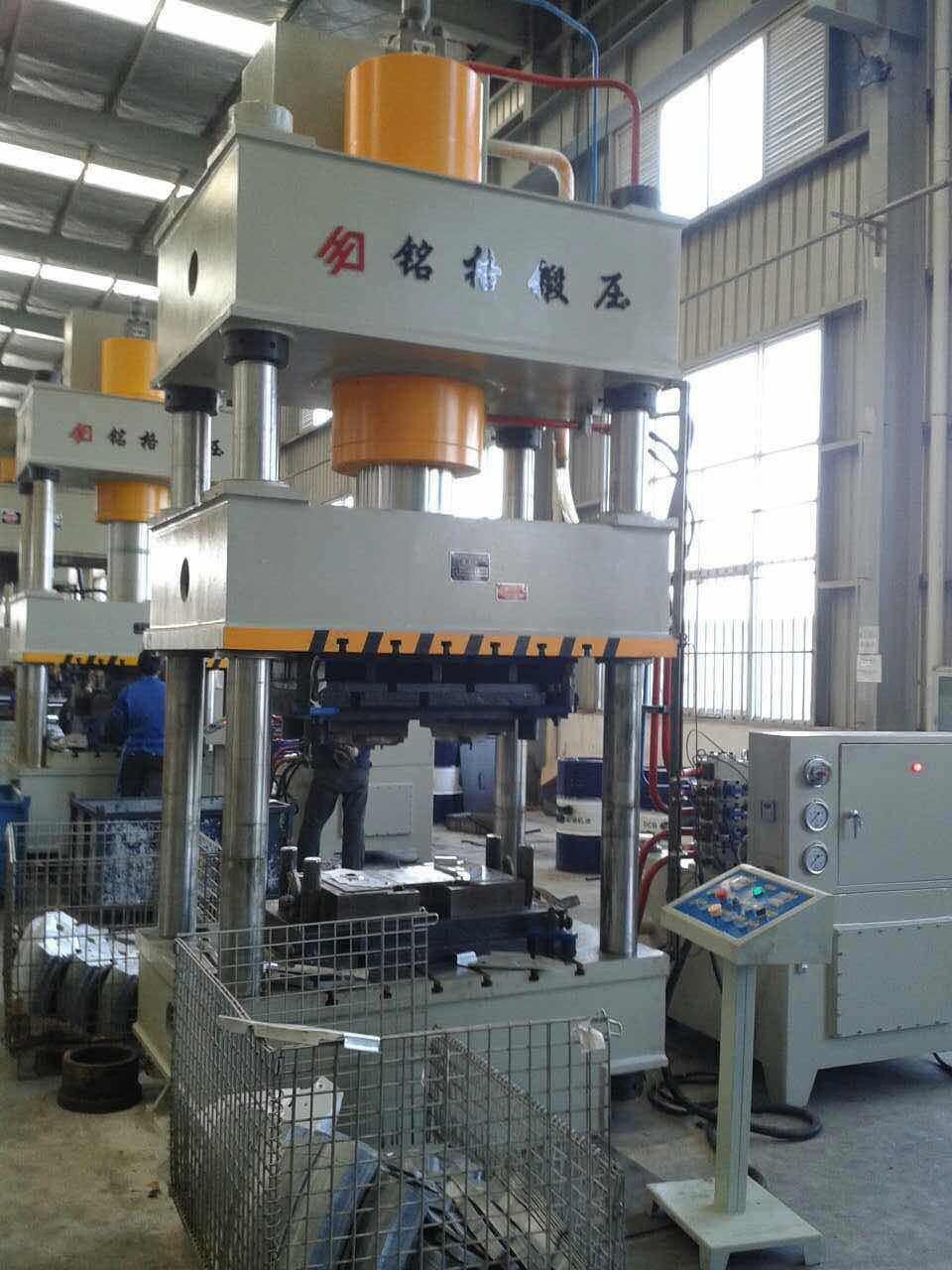 四柱液(yè)壓機