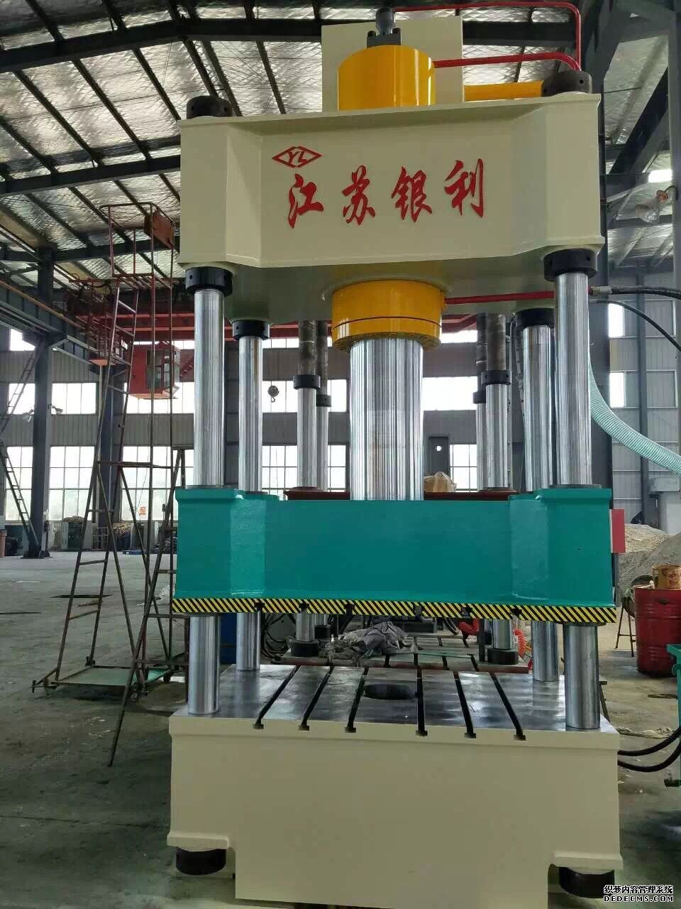 四柱(zhù)液壓機