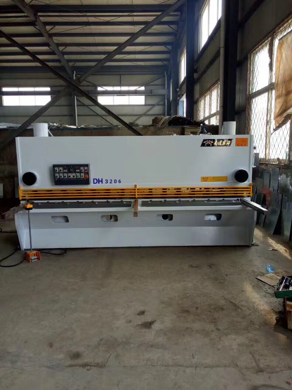 南(nan)通東海機床制(zhi)造集團剪闆機(jī)折彎機客戶使(shǐ)用案例