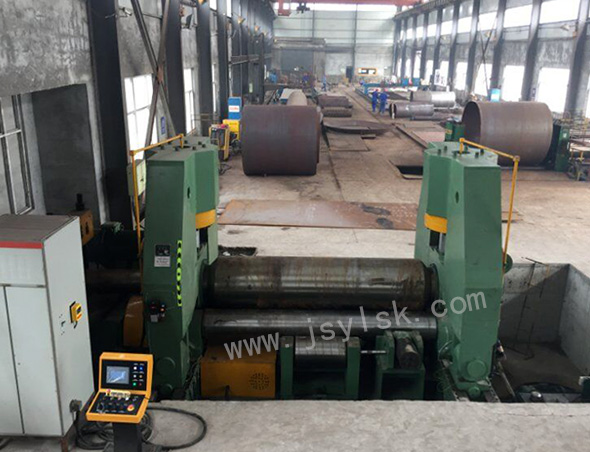 大型上輥萬能(neng)式卷闆機