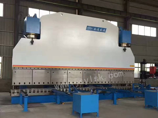 WE67K-1600/8000大型(xíng)折彎機