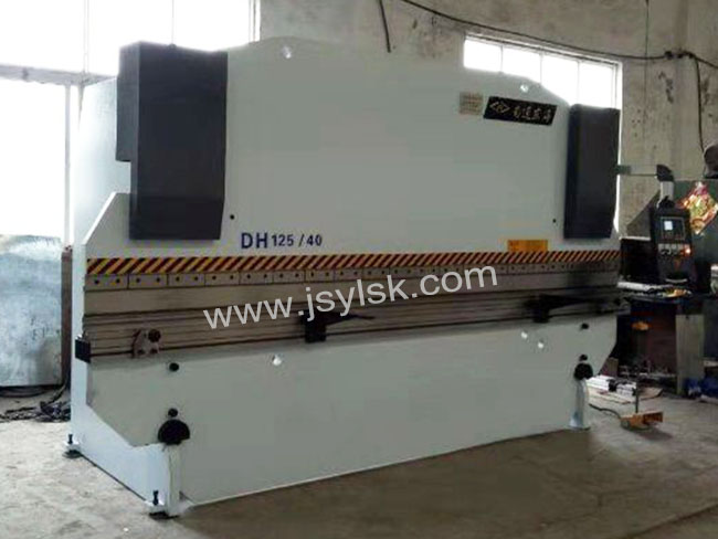 WC67Y-125/4000液壓折(she)彎機