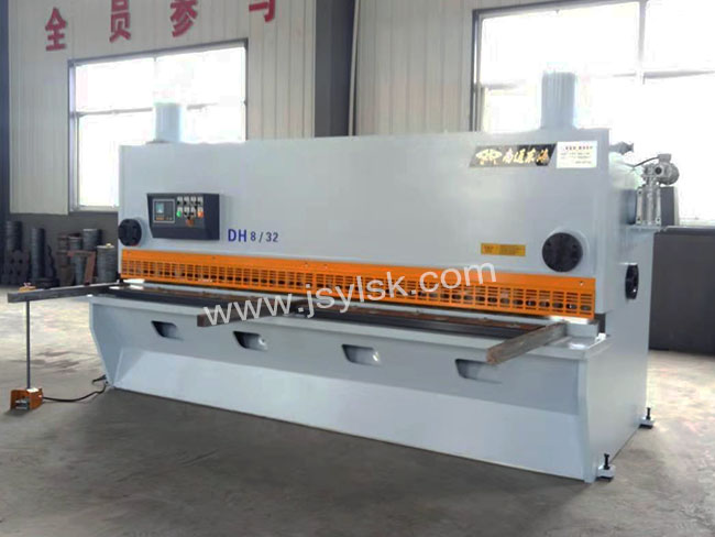 QC11Y-8*3200液(yè)壓剪闆(pǎn)機