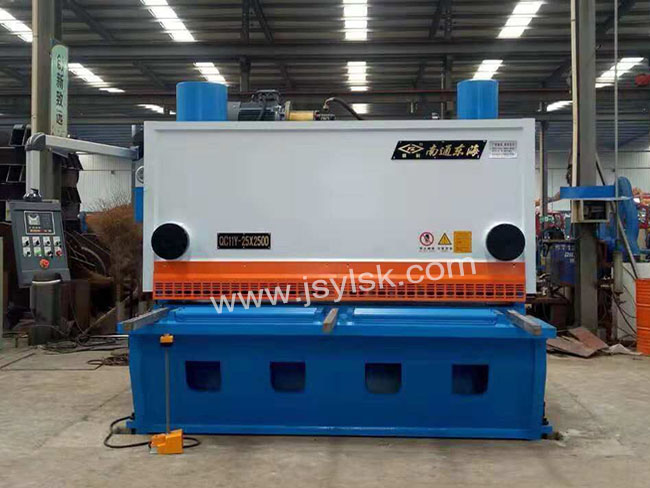 QC11Y-25*2500液壓剪闆機(ji)