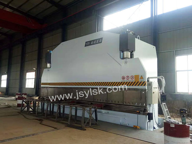 WE67K-800/10000大(dà)型折彎(wan)機